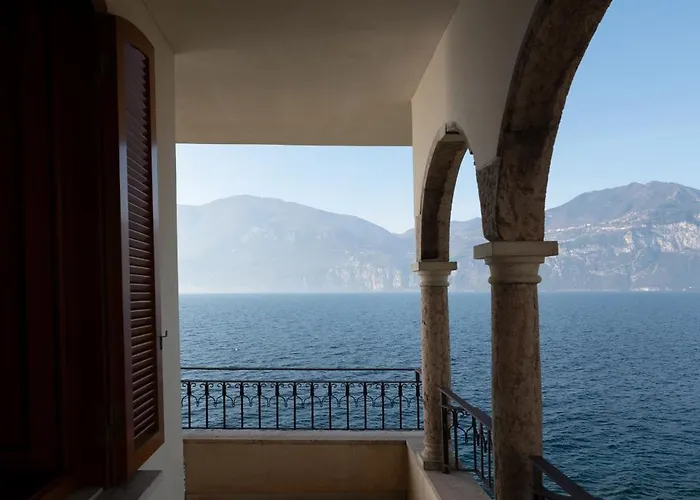 Lakefront Elena By Gardadoma